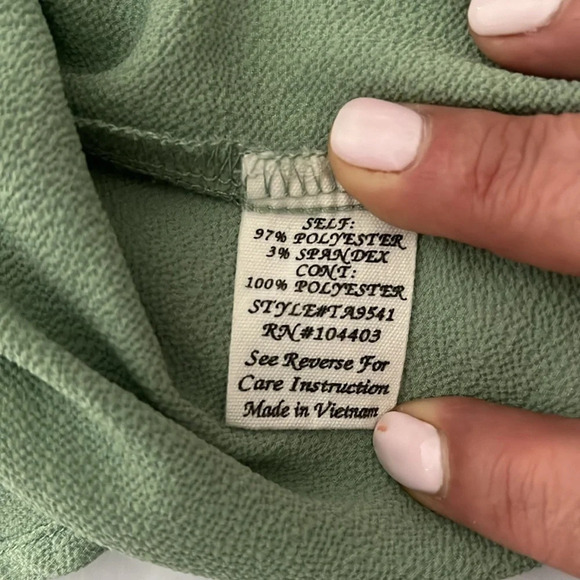 Mine light green size large top half zipper front - Picture 6 of 9